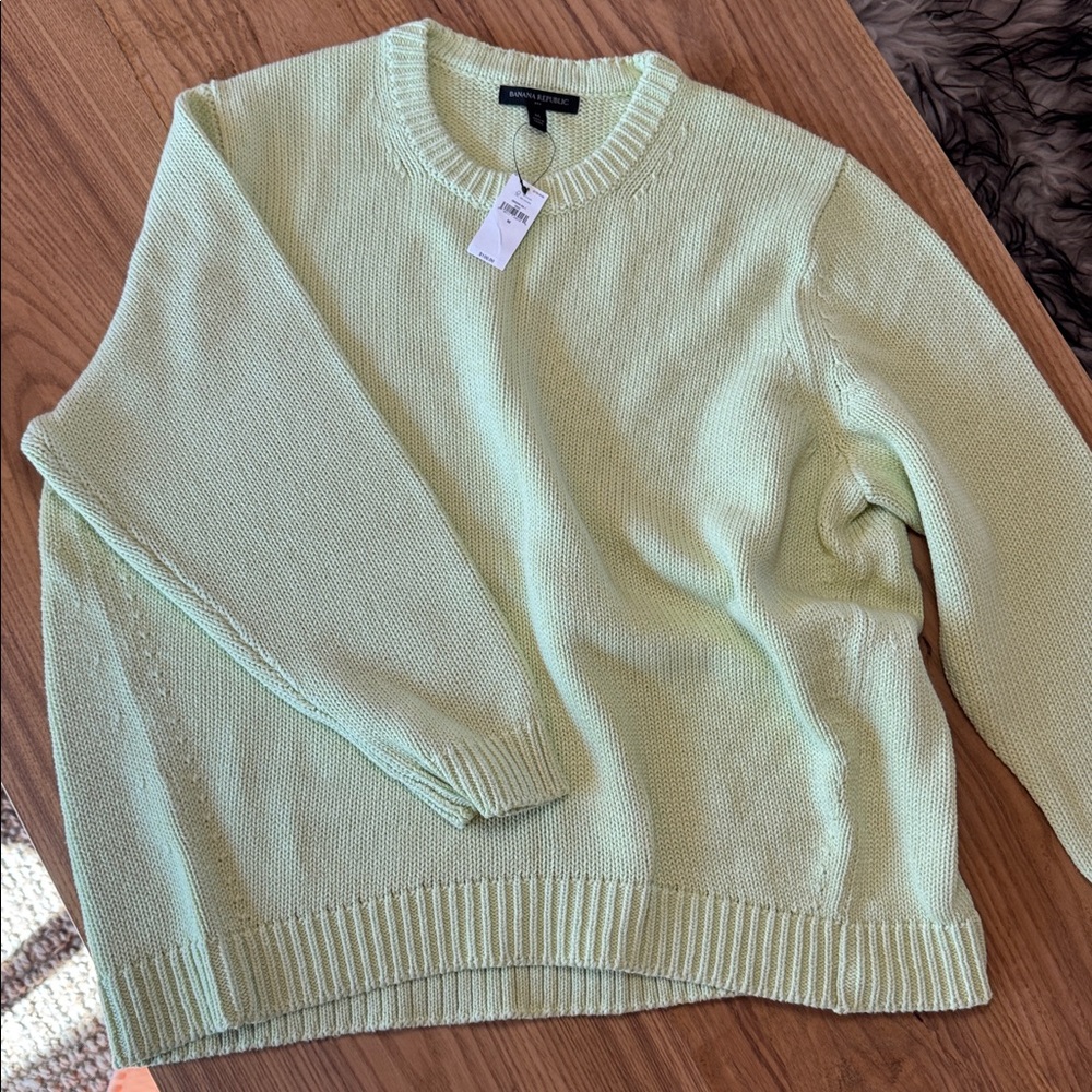 Banana Republic Crew Neck Sweater. Size M. NWT